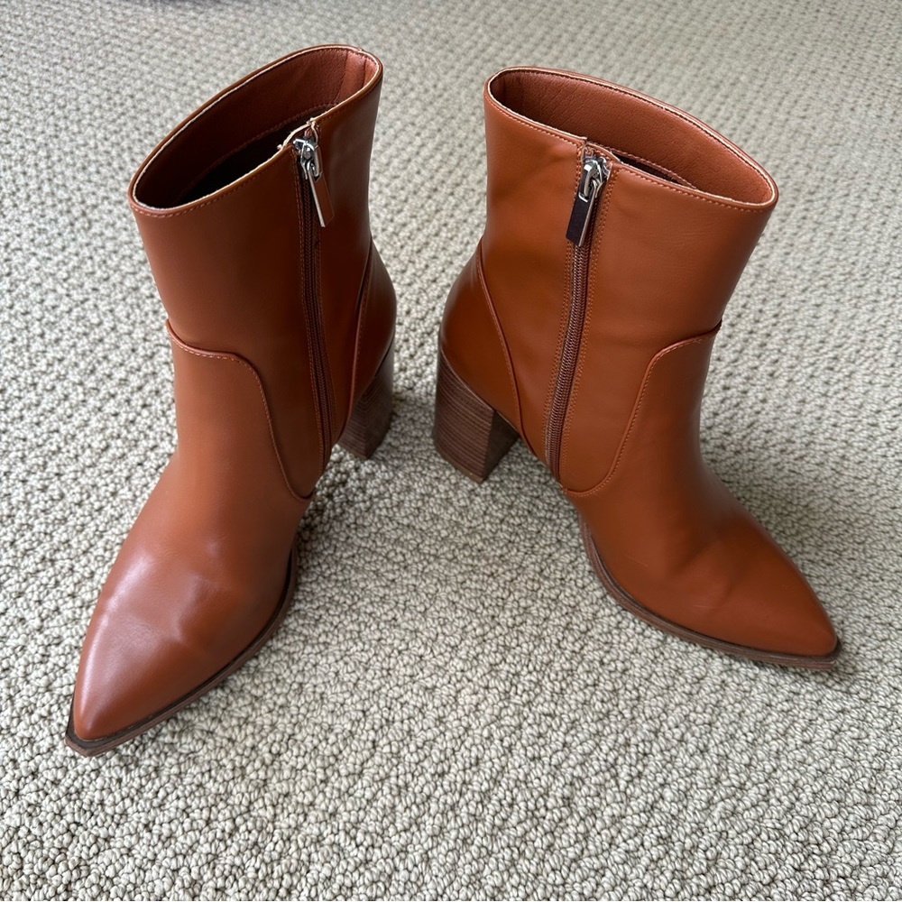 Brown leather women’s booties size 8.5 zip up heeled boots chunky faux leather